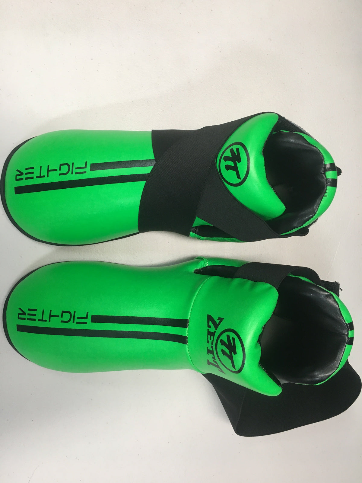 Zett ISKA PU sparring boots in green, side view