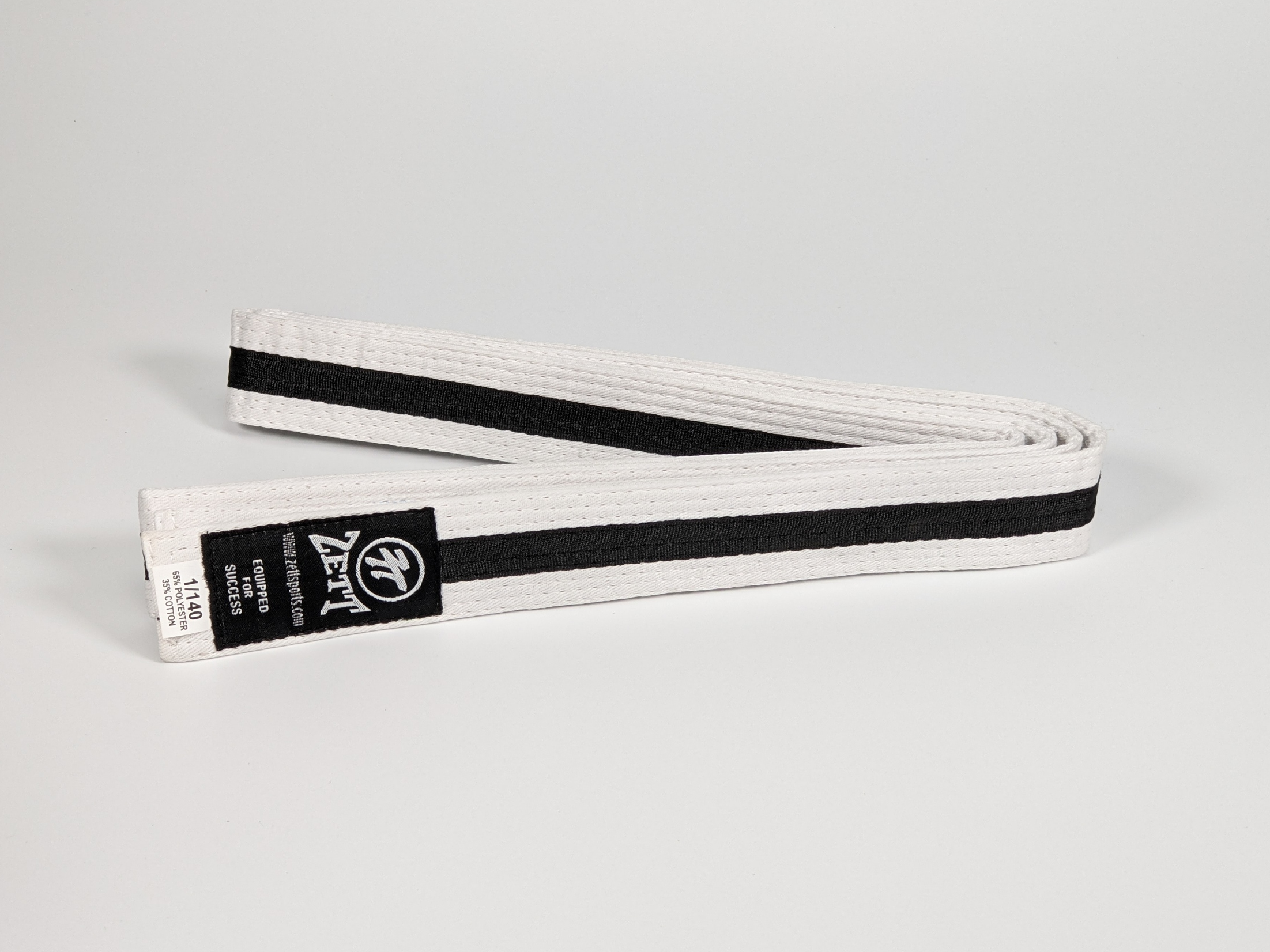 Zett white belt with black stripe