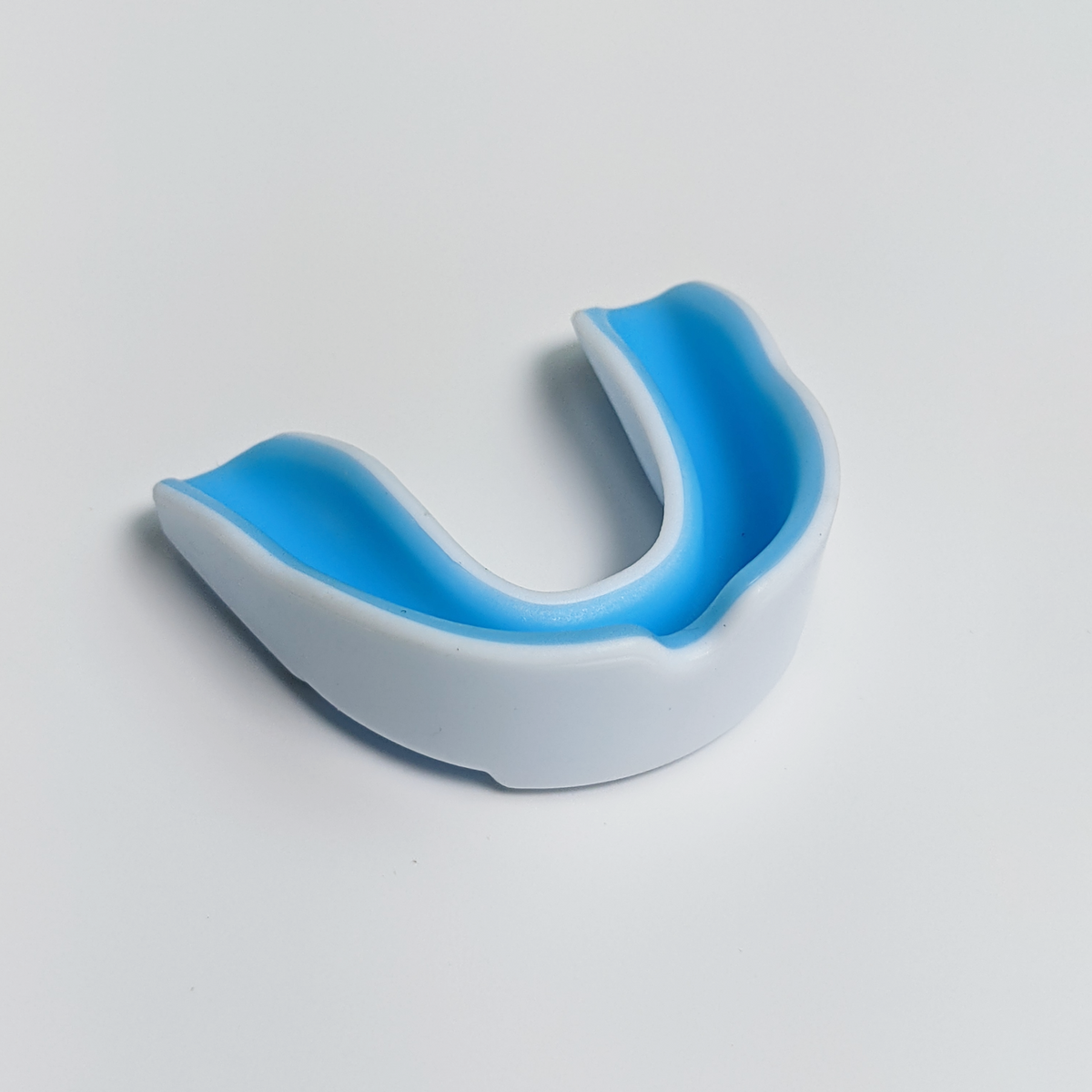 Zett gel mouth guard in white with blue gel