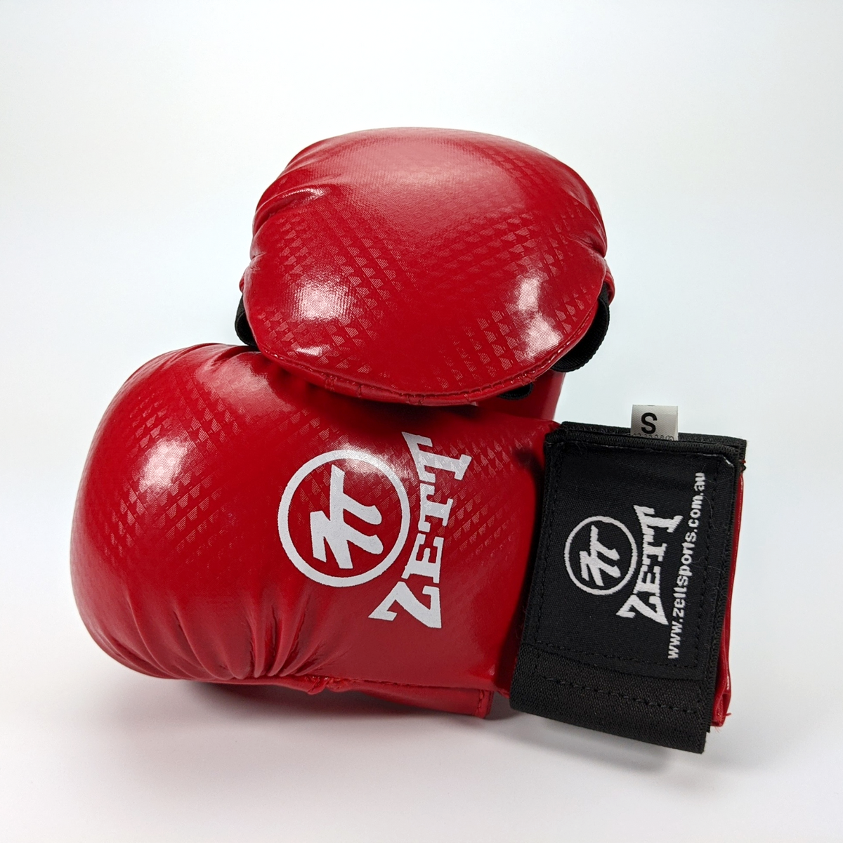 Zett Karate open hand gloves in red