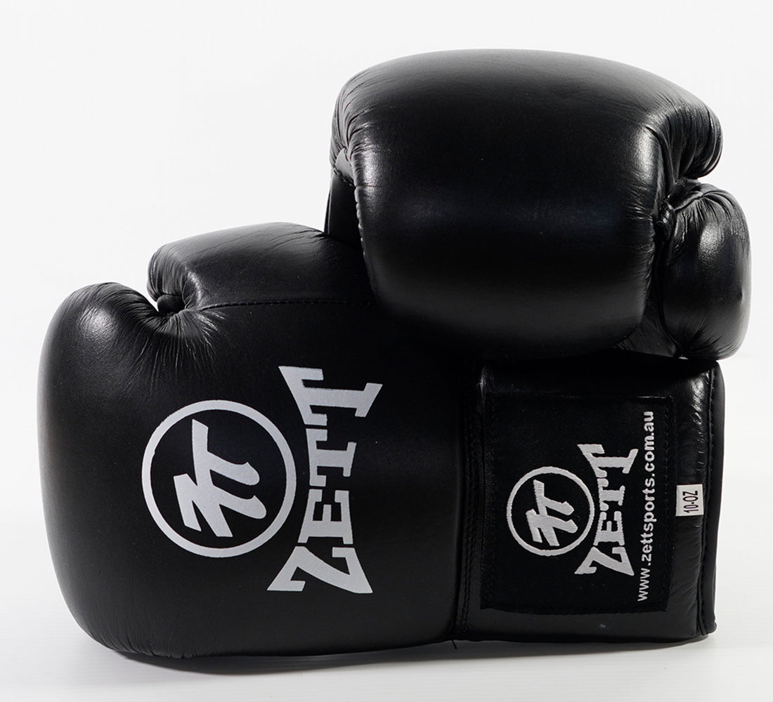 Zett Lace-Up Fighter boxing gloves, lace-up detail