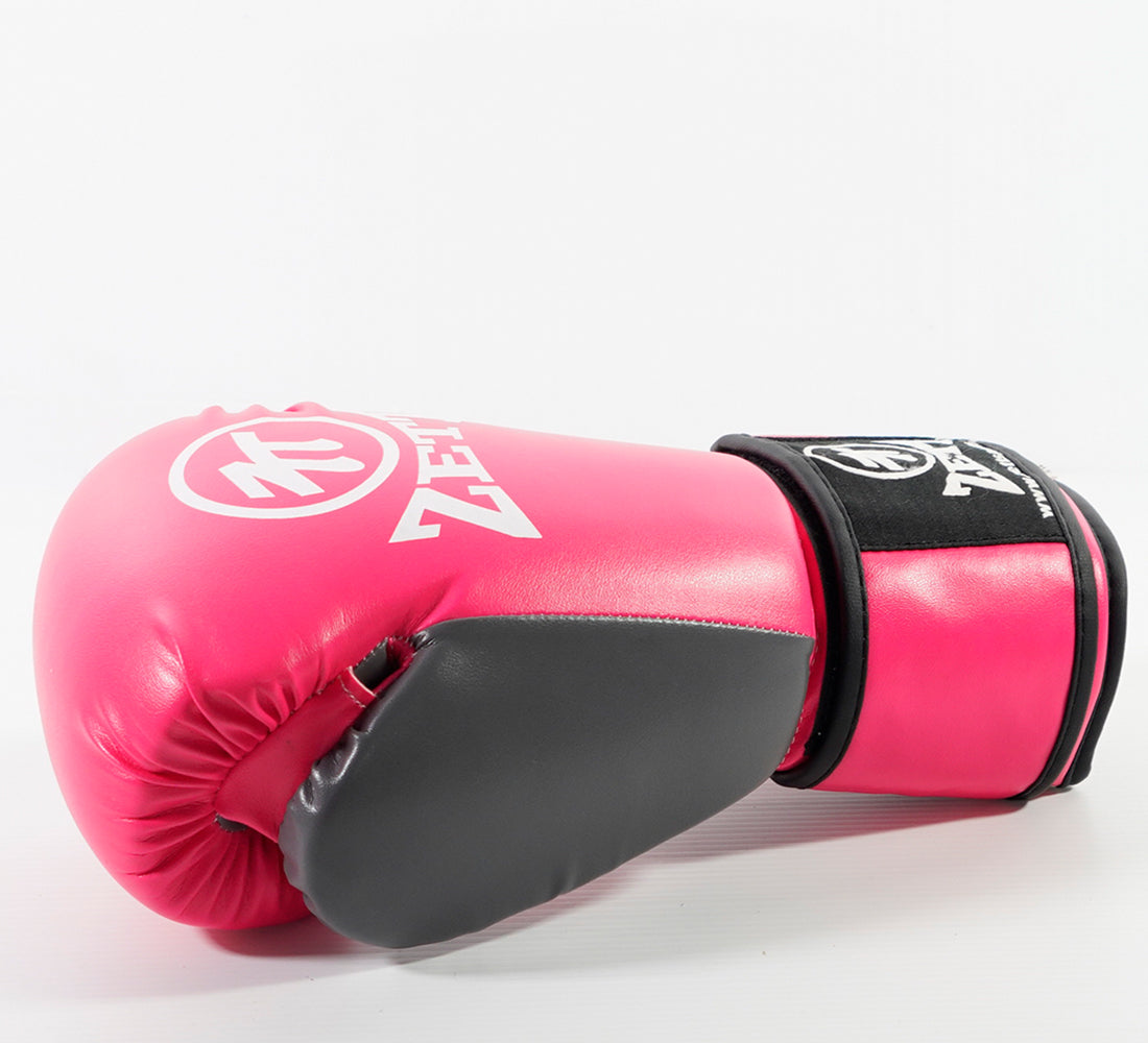 Zett Classic boxing gloves in black, full view