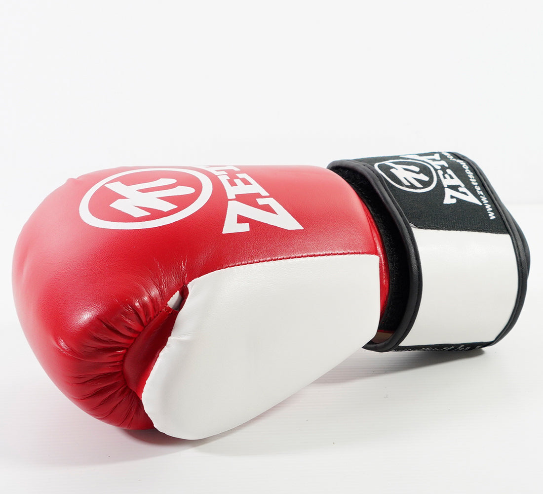 Zett Classic boxing gloves in black, pair side view