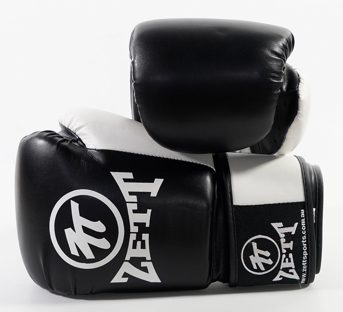 Zett Classic boxing gloves in black, front view