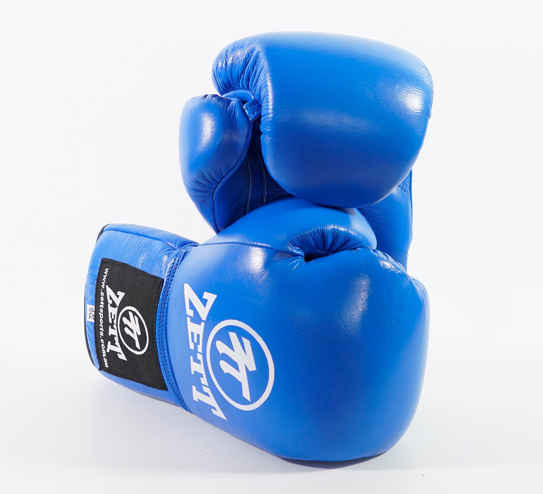 Zett Lace-Up Fighter boxing gloves, detail view