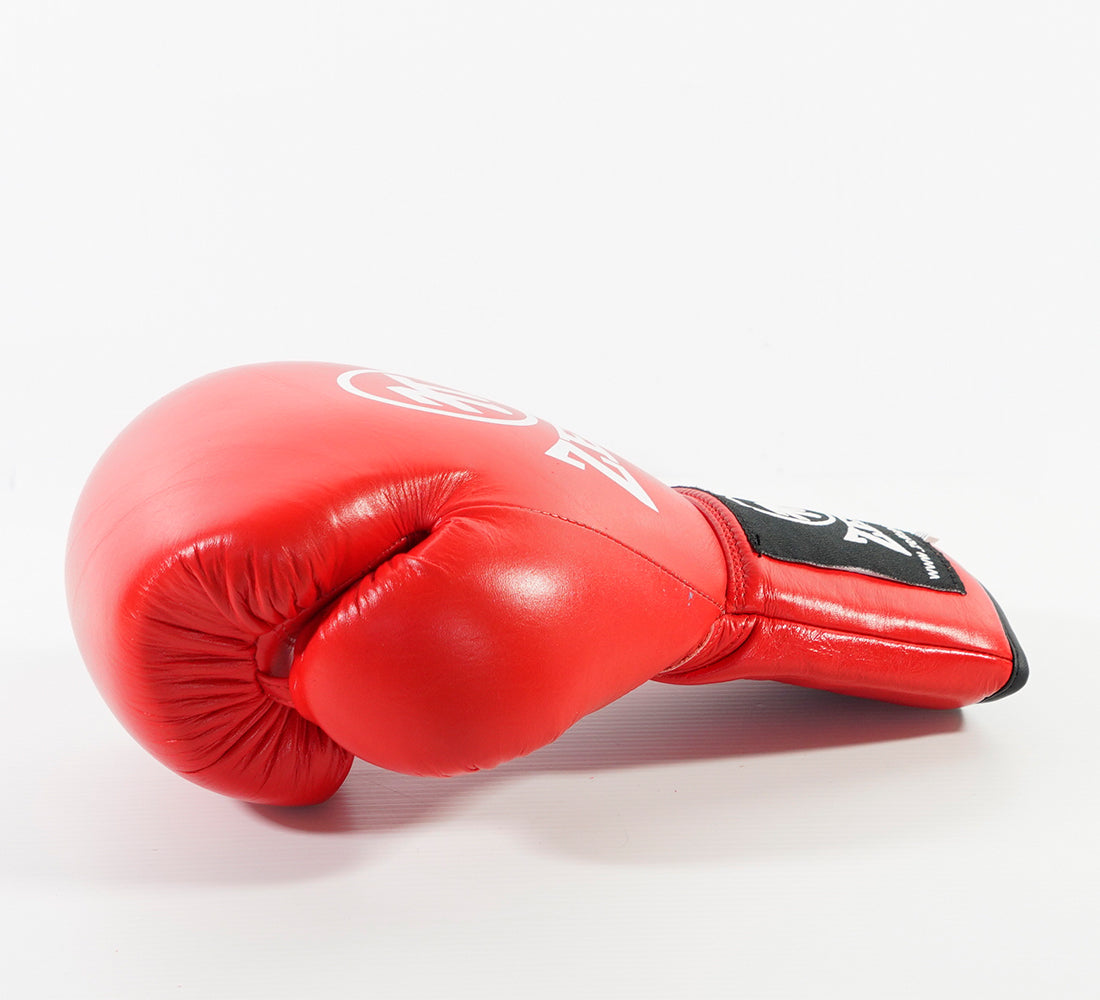 Zett Lace-Up Fighter boxing gloves, wrist view